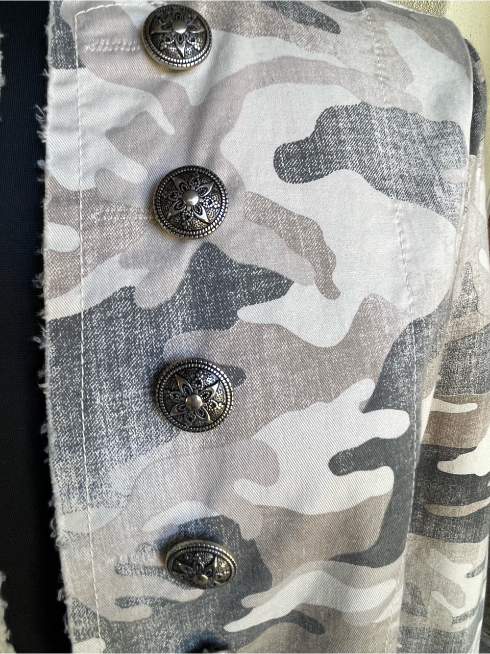 Women's Camo Military-Style Long Light Weight Trench Coat-- Neutral Camo - Picture 5 of 6